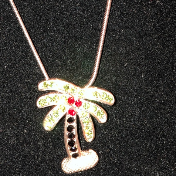 🌈 Sparkly Palm Tree Necklace - Picture 3 of 3